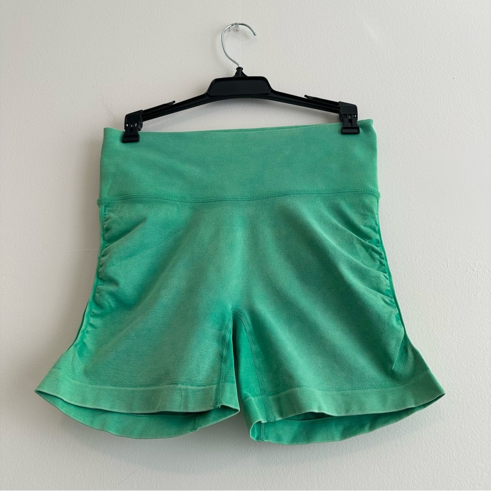 Joy Lab Women’s Kelly Green Athletic Scrunched Shorts - Picture 4 of 7